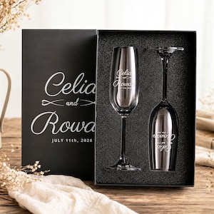 Personliga champagneglas, graverade bröllopsskålningar, set om 2 med ask, herr och fru bröllops- eller förlovningspresent