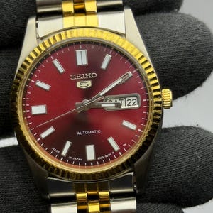 Vintage Seiko 5 Automatic Mens Watch Day/Date Japan 7009 Red Dial