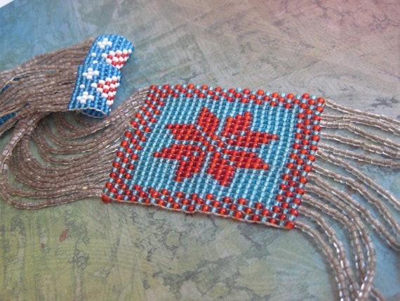 Vintage Native American Seed Beaded Necklace - image 9