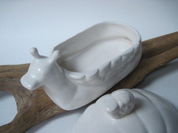 Vintage White  Ceramic Snail Box - image 7