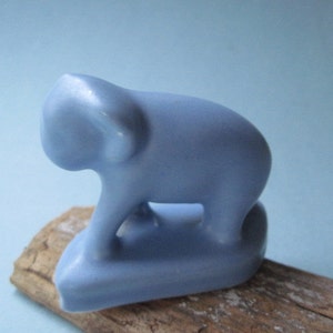 Vintage Ceramic Matte Glaze Blue Animal Elephant Figurine 1940s immagine 2