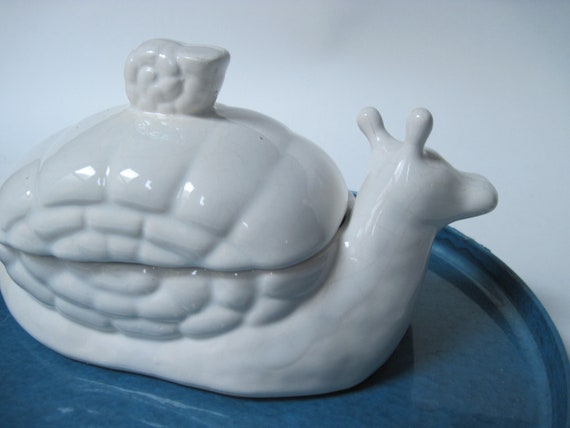 Vintage White  Ceramic Snail Box - image 2