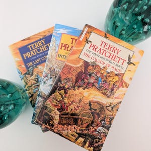 Terry Pratchett: Skivvärlden; Rincewind och Trollkarlarnas samling