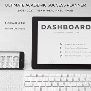 Peut inclure: Un planificateur académique numérique affiché sur une tablette et un smartphone, avec un clavier au premier plan. L'écran de la tablette affiche le mot "DASHBOARD" et d'autres textes. Le planificateur est pour les années 2026-2027.