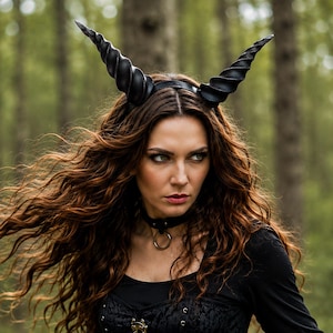 Trollhorn Bärbara, 3D-tryckta Ogre-huvudbonad, Liten Spiralhornad Utrustning, RPG Cosplay Festliga Tillbehör