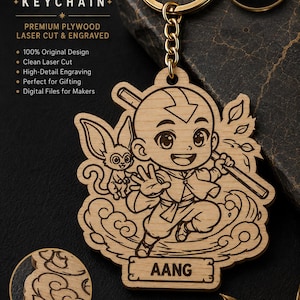 Peut inclure: Un porte-clés en contreplaqué découpé au laser avec une gravure représentant un personnage de dessin animé avec une flèche sur le front, une petite créature ailée et des motifs d'air tourbillonnants. Le nom AANG est gravé sur une plaque.