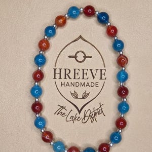 Pulsera de cornalina y apatita azul de 6 mm con separadores chapados en plata.