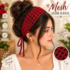Peut inclure: Un bandeau à cheveux en crochet rouge foncé avec un motif en maille carrée et des liens à nouer. Le texte sur l'image indique Mesh HAIR BAND, Handmade with Love, et Crochet Design, avec des icônes pour coton premium, doux et léger.