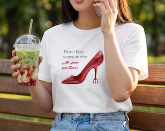 プラダを着た悪魔のスローガンTシャツ、水彩画風レッドヒールオーガニックコットンTシャツ