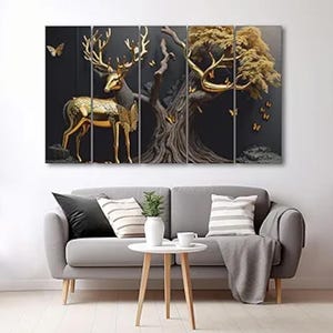 Puede incluir: Un conjunto de arte mural de cinco paneles que presenta un ciervo dorado de pie junto a un árbol oscuro y texturizado con follaje dorado. El fondo es negro, acentuado con pequeñas mariposas doradas dispersas por los paneles de la obra.