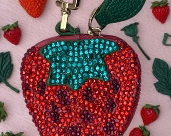 Monedero con forma de fresa y diamantes de imitación / Charm brillante de cristal para cartera / Accesorio kawaii para bolso / Bolsita con forma de fresa