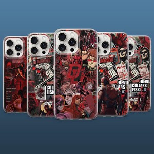 Peut inclure: Plusieurs coques de téléphone avec des illustrations de bandes dessinées. Les motifs présentent Daredevil, avec des textes tels que "DAREDEVIL", "MAN", "FEAR" et "COL FISK". Les couleurs dominantes sont le rouge, le noir et le blanc.
