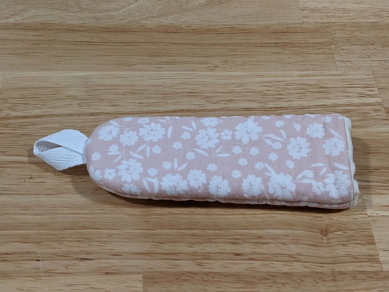 Handmade Quilted Cast Iron Skillet Handle Covers & Lid Knob Covers, Heat Resistant Pot Sleeve, Kitchen Protection Pink White Handle