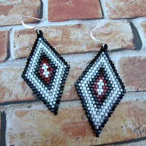 Hacia el oeste: aretes de puntada de ladrillo, patrón de diamantes, aretes de cuentas de semillas miyuki, aretes de cuentas cúbicas