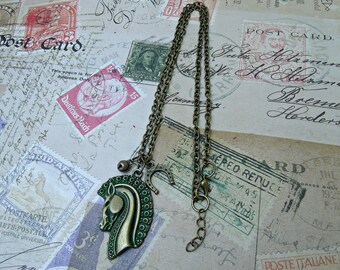 Caballo de Troya: collar con pátina de cardenillo, collar colgante, collar con cabeza de caballo, collar con dije de bronce antiguo, collar con colgante de cadena