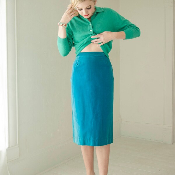 Vintage turquoise velveteen skirt, high waist pencil wiggle velvet cotton blue, knee-length midi 1950s 1960s pin-up, XS