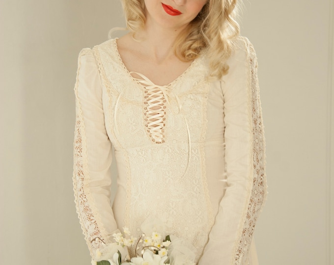 Victorian Wedding Dresses Off White