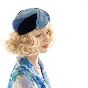 Vintage 1950s blue formal hat pin-up headpiece pillbox capulet navy sequins velvet feathers rhinestones