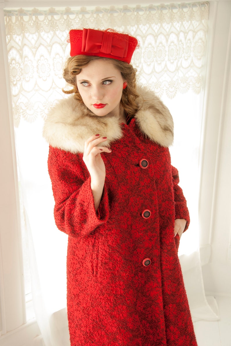 ladies winter L XL Vintage 1950s red floral coat black snowflake pin-up boucle wool white fox fur collar