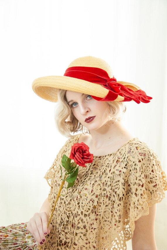 Vintage 1930s straw sun hat, red velvet ribbon, wo