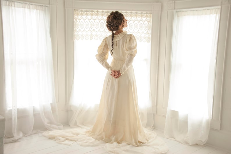 Victorian Wedding Dresses Off White