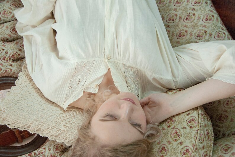 floral eyelet lace vintage 1800s M L White Victorian nightgown long sleeve full-length sleep dress antique cotton