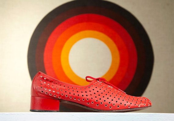 Vintage 1970s red leather shoes, chunky heel tie o