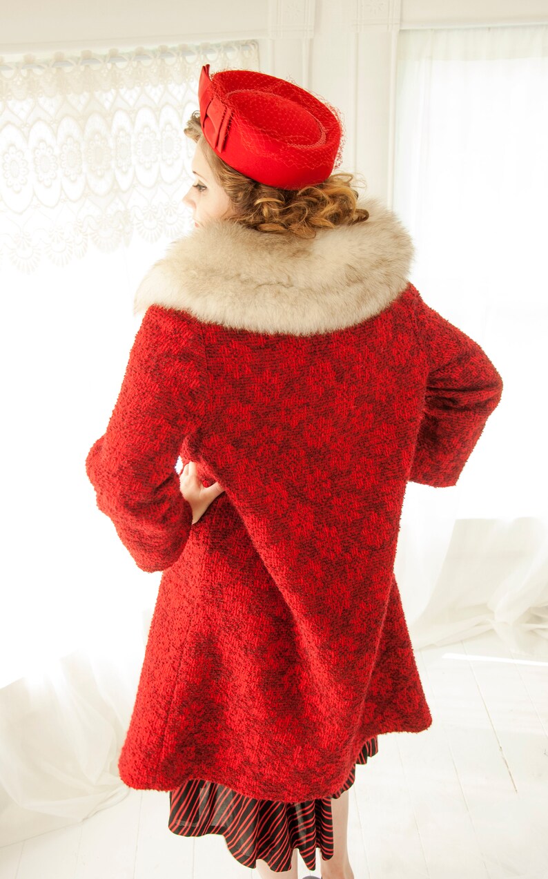 ladies winter L XL Vintage 1950s red floral coat black snowflake pin-up boucle wool white fox fur collar