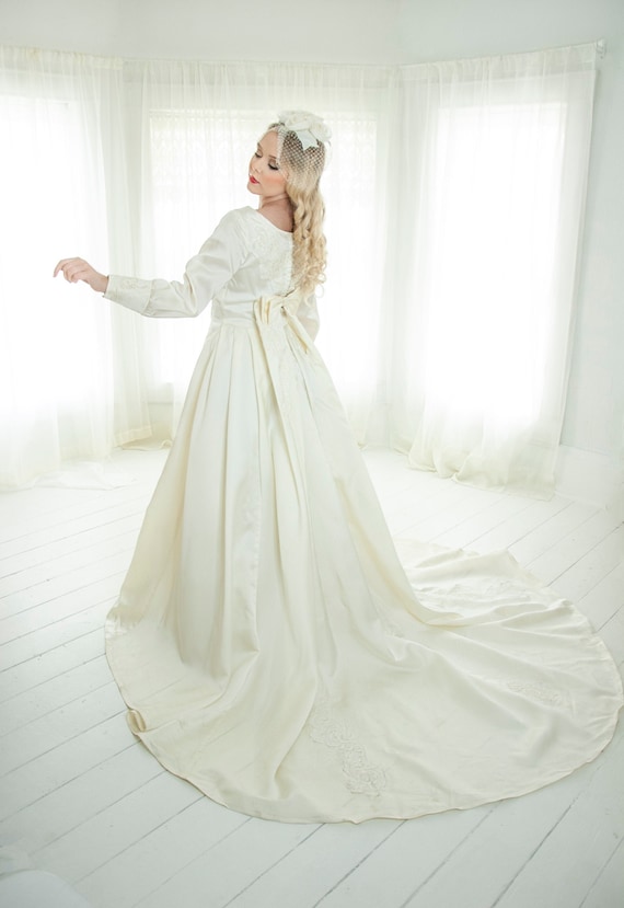 Vintage modest wedding dress, long bishop sleeves,