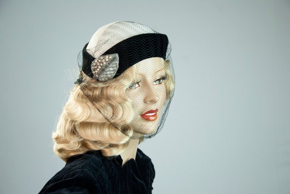 Vintage 1940s black and white veiled hat, velvet f