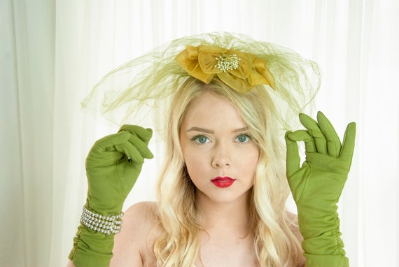 Vintage 1960s green veil headpiece, avocado floral