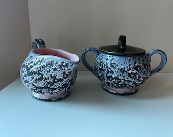 Vintage McCoy Keramik Milchkännchen Zuckerset - Rosa Brokat MCM Lava Glasur