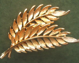 Vintage JJ Leaf Brooch.  Signed Rosy Gold Tone 2-Leaf Pin.  2 Compound Leaves Overlap. Textured Leaves have Shiny Gold Stems & Edges