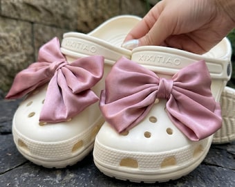 Adornos de zapatos con lazo de satén Kawaii Coquette Ribbon Accesorios femeninos para Crocs Par Blanco (Par)