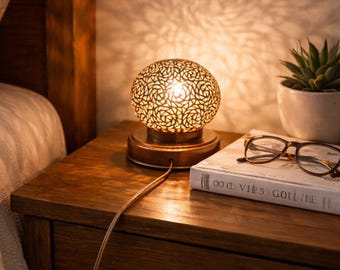Lámpara marroquí de latón hecha a mano / Lámpara de mesa pequeña de cobre / Iluminación ambiental acogedora