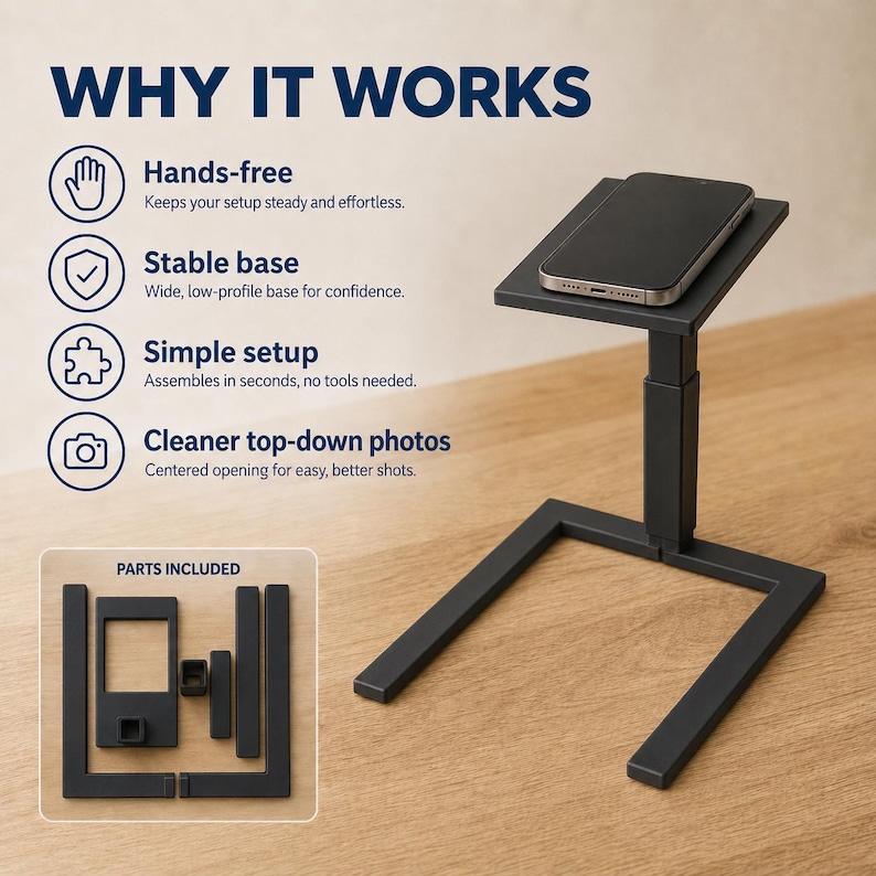 Puede incluir: Un soporte negro para smartphone con una parte superior rectangular y una base robusta. El soporte est&aacute; dise&ntilde;ado para su uso con manos libres y presenta una configuraci&oacute;n sencilla. La imagen tambi&eacute;n muestra las piezas incluidas y el texto "WHY IT WORKS".