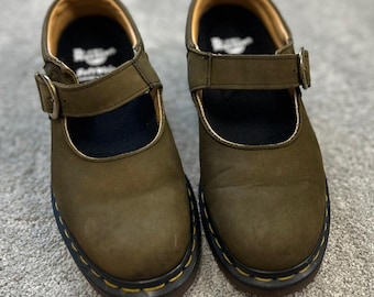 Vintage Dr. Martens Made in England Mary Jane barschoen in olijfgroen