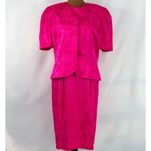 Conjunto de traje de falda peplum de jacquard floral de seda Adrianna Papell – Rosa fucsia imagen 1