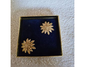 Vintage 1972 Avon Starflower Clip On Earrings Gold Tone W/box