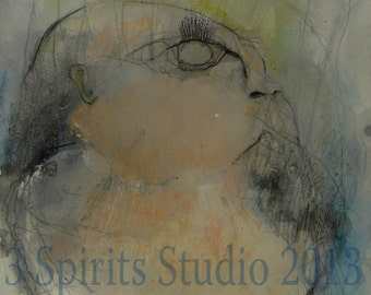 Puede incluir: Dibujo abstracto de acuarela y carbón de un rostro con un solo ojo mirando hacia arriba. El fondo es gris claro con un toque de azul y verde. El texto "3 Spirits Studio 2013" es visible en la esquina inferior izquierda.