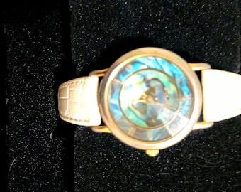 Vintage damesgitano, abalone wijzerplaat, witte leren band