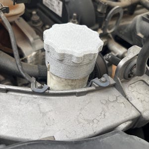 Ford Focus 2012-2018 (tredje generationen) Spolarvätskebehållarens lock - 3D-utskrivet - Tillverkad i USA