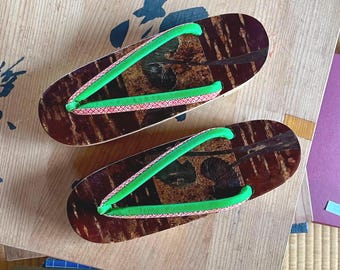 Vintage Geta - Japanese wooden sandals - Cherry bark Kabazaiku - Fuki pattern - Traditional Akita craftsmanship