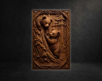 Könnte beinhalten: Eine rechteckige Wandplatte aus Holz mit einer detaillierten Reliefschnitzerei von zwei Bärenjungen, die in einer Waldumgebung auf einen Baum klettern. Das Kunstwerk ist von einem kunstvollen Rand aus geschnitzten Ranken und Blättern umgeben.