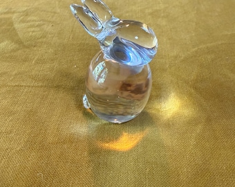 Conejo de cristal firmado por Hadeland Norway – Figura de vidrio artístico hecha a mano con plomo.