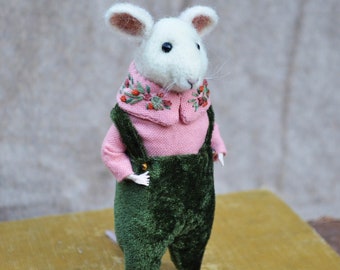 Needle Felted Little Mouse - felted animal - dressed animal Needle Felted Ornament by Rustles from the Meadow