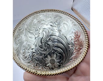 Fibbia per cintura da cowboy/cowgirl con bordo decorato a corda, placcata in argento, realizzata da argentieri del Montana.