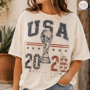 Camiseta Comfort Colors World Soccer USA 2026, camiseta gráfica de fútbol vintage, camiseta de fútbol de EE. UU., sudadera de fútbol retro, regalo de fútbol de EE. UU. imagen 1