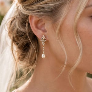 Vintage Freshwater Pearl Drop Earrings, Crystal Bridal Earrings, Elegant Diamond Leaf Earrings, Wedding Day Pearl Jewelry, Xmas Gift for Her