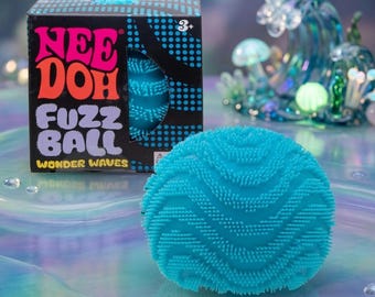 NeeDoh Fuzz Ball Wonder Waves, zintuiglijke knijpbal, stress Fidget-speeltje, zacht squishy bureauspeelgoed, sensorisch hulpmiddel autisme, niet-stuiterend cadeau